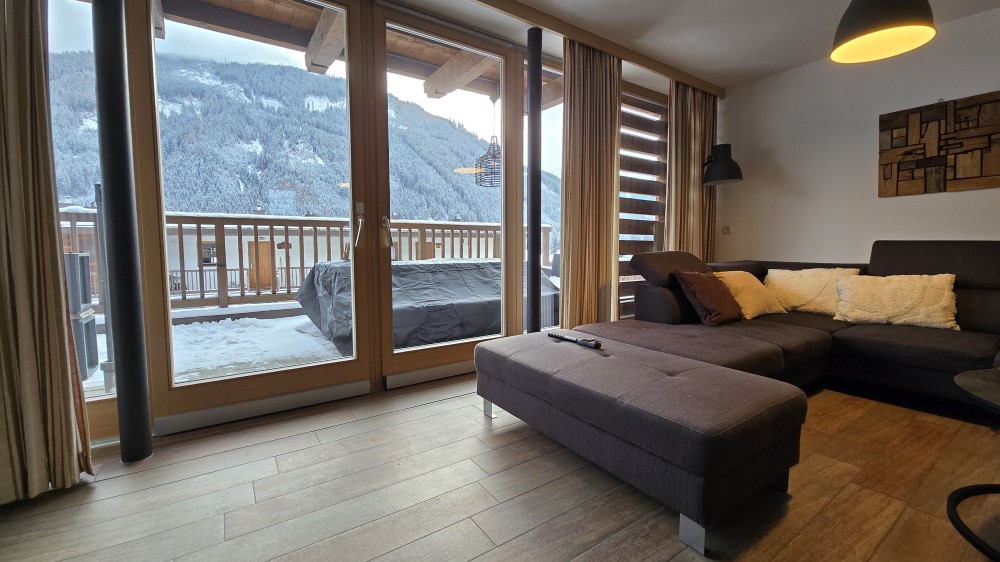 Schöneben Anemone met uitzicht over de bergen.